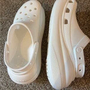 CROCS White Sandals with Ventilation and Heel Strap